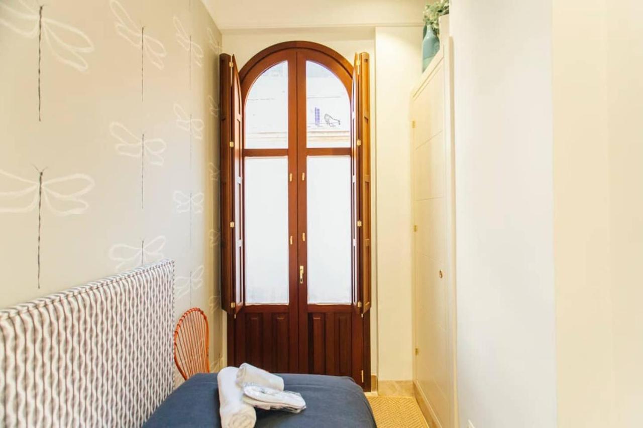 세비야 New With Height- 2Bd 1Bth- Pajaritos 아파트 외부 사진