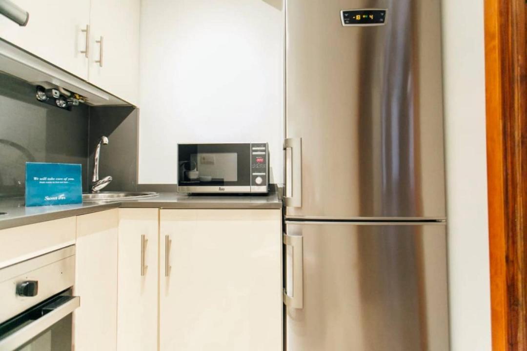 세비야 New With Height- 2Bd 1Bth- Pajaritos 아파트 외부 사진