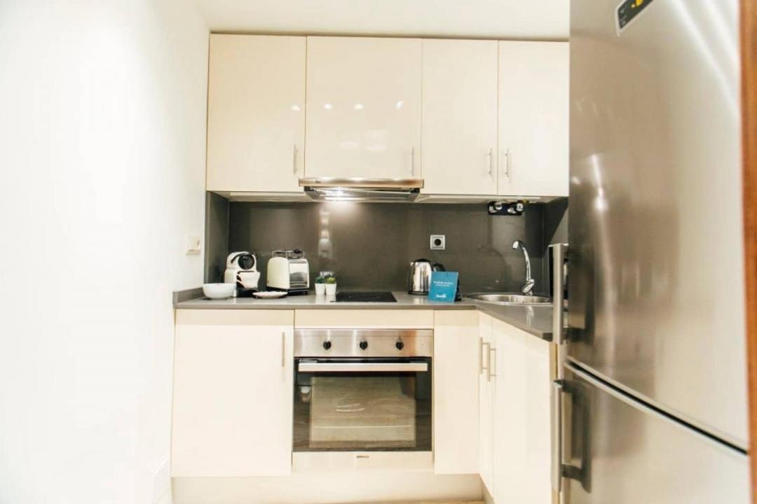 세비야 New With Height- 2Bd 1Bth- Pajaritos 아파트 외부 사진